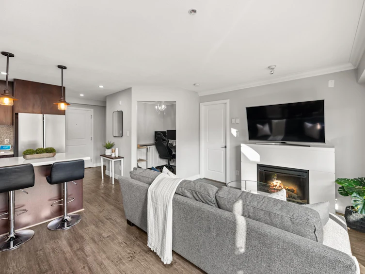 209-15735 Croydon Drive, Surrey, BC, V3S 2L5 - 4
