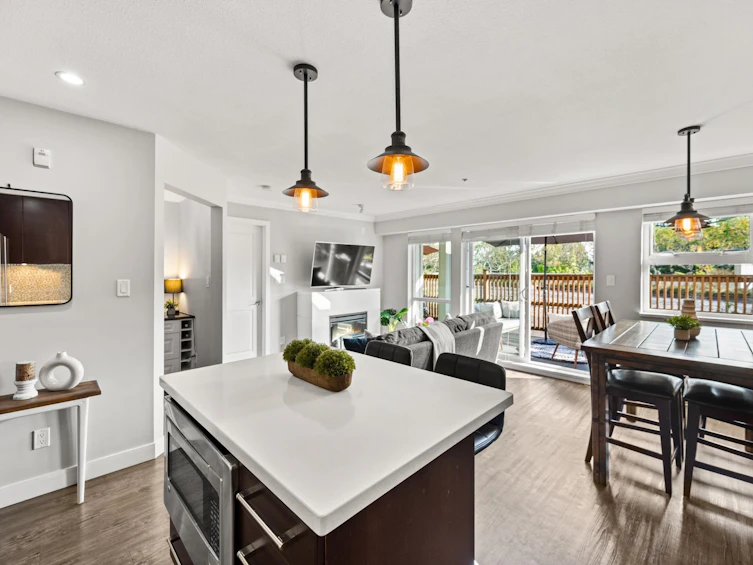 209-15735 Croydon Drive, Surrey, BC, V3S 2L5 - 7