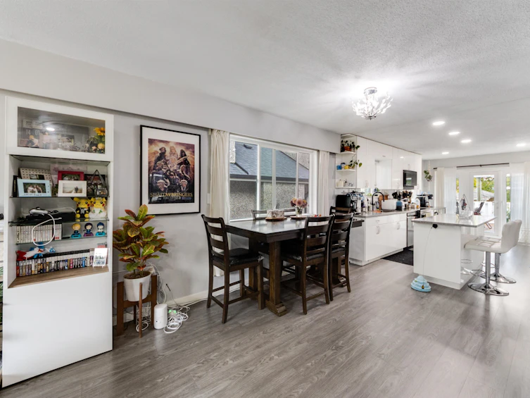 10 N Stratford Avenue, Burnaby, BC, V5B 1K9 - 5