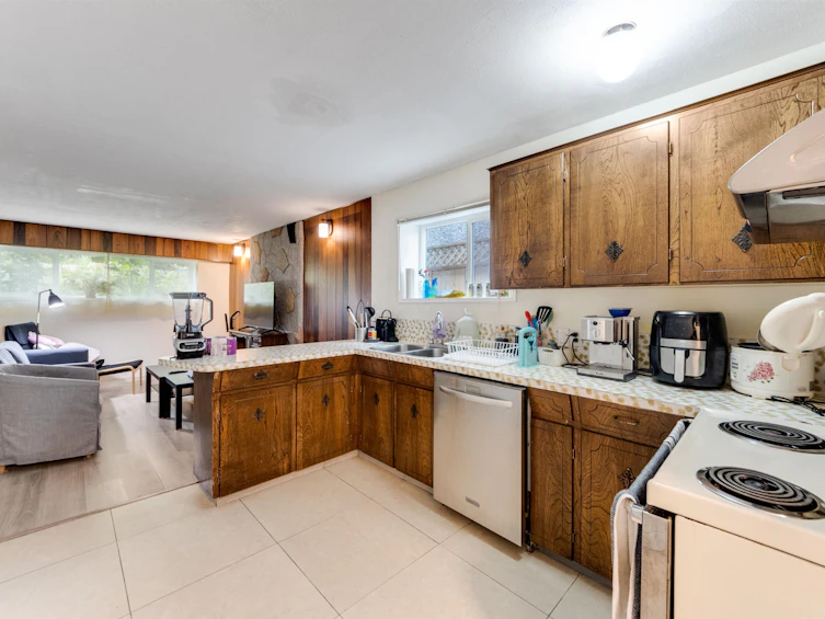 10 N Stratford Avenue, Burnaby, BC, V5B 1K9 - 22