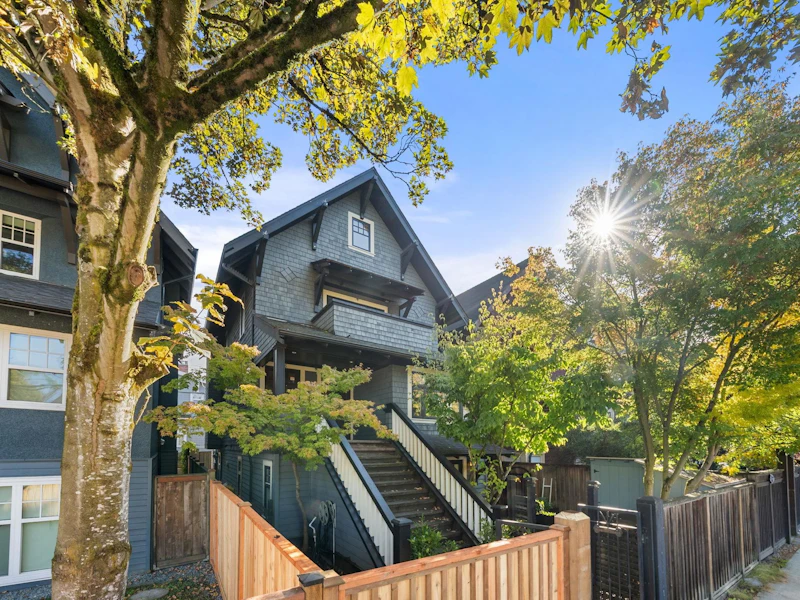 2216 Macdonald Street, Vancouver BC V6K 3Y5