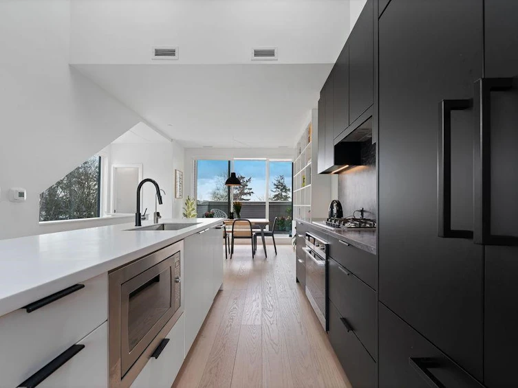 201-650 E 2nd Street, North Vancouver, BC, V7M 1E3 - 11