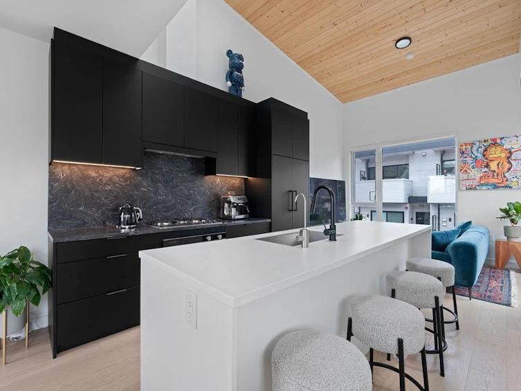 201-650 E 2nd Street, North Vancouver, BC, V7M 1E3 - 5