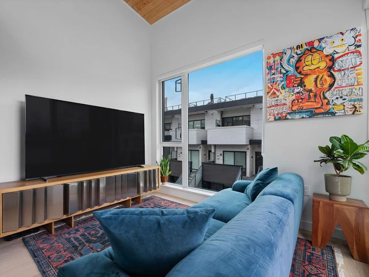 201-650 E 2nd Street, North Vancouver, BC, V7M 1E3 - 14