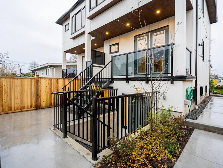 2329 E 49th Avenue, Vancouver, BC, V5S 1J3 - 31
