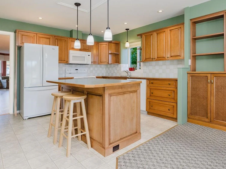 4963 Laurel Avenue, Sechelt, BC, V7Z 0B7 - 4