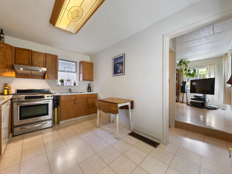 1737 E 5th Avenue, Vancouver, BC, V5N 1L9 - 8
