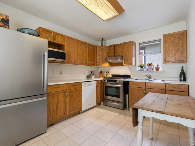 1737 E 5th Avenue, Vancouver, BC, V5N 1L9 - 7
