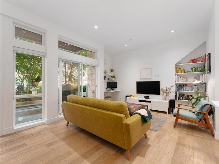 352 E 7th Avenue, Vancouver, BC, V5T 3L8 - 6