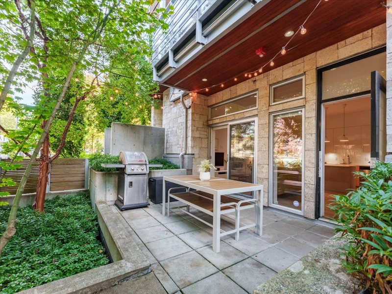 352 E 7th Avenue, Vancouver BC V5Y 1M4
