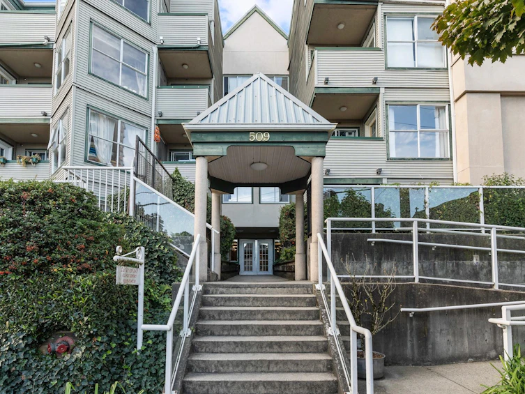 302-509 Carnarvon Street, New Westminster, BC, V3S 9Y3 - 2