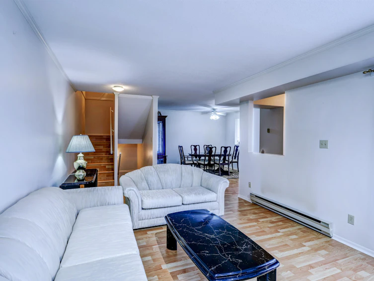 200-10077 156 Street, Surrey, BC, V3R 4L6 - 10