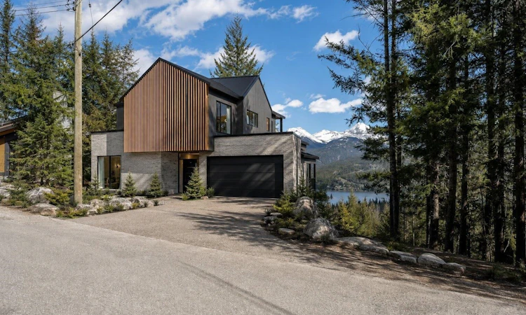 8365 Mountain View Drive