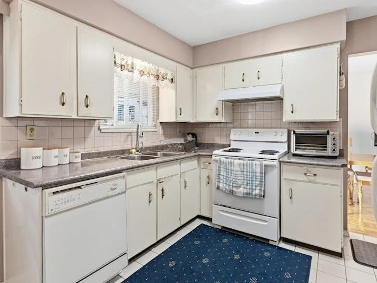 13318 Sutton Place, Surrey, BC, V3V 6P8 - 9