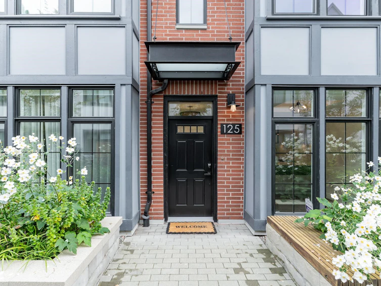 125-2070 Curling Road, North Vancouver, BC, V7P 0C9 - 2