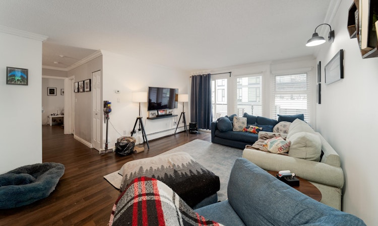 206-1850 E Southmere Crescent
