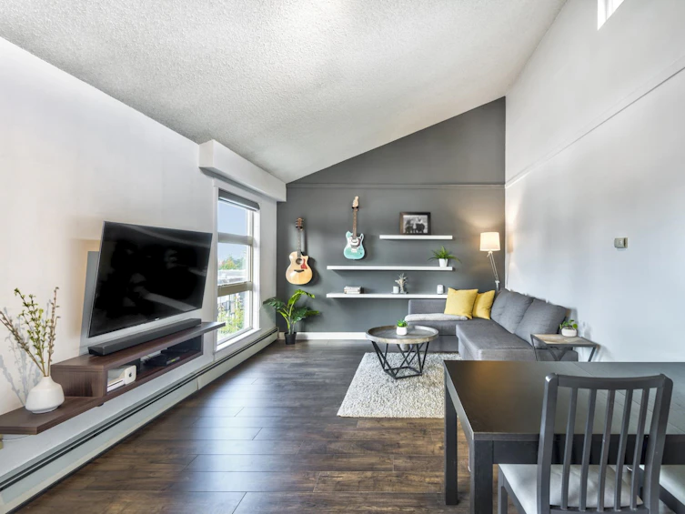 305-235 W 4th Street, North Vancouver, BC, V7M 1H8 - 2