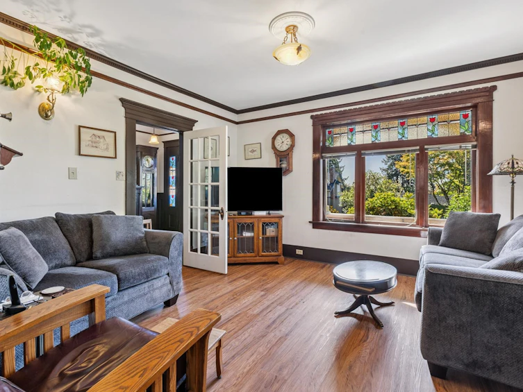 234 W Windsor Road, North Vancouver, BC, V7N 2N1 - 5