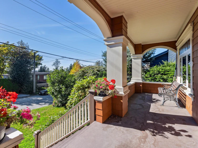 234 W Windsor Road, North Vancouver, BC, V7N 2N1 - 2