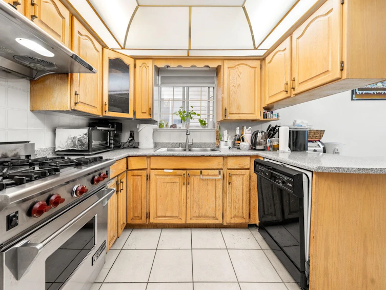 350 E 50th Avenue, Vancouver, BC, V5X 1A8 - 18