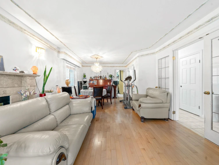 350 E 50th Avenue, Vancouver, BC, V5X 1A8 - 8