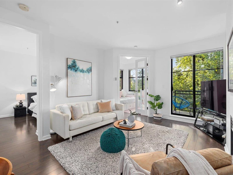 412 - 2065 W 12th Avenue, Vancouver BC V6J 5L9