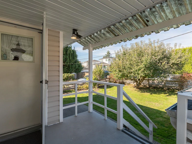 6465 Dawson Street, Burnaby, BC, V5B 2W7 - 9