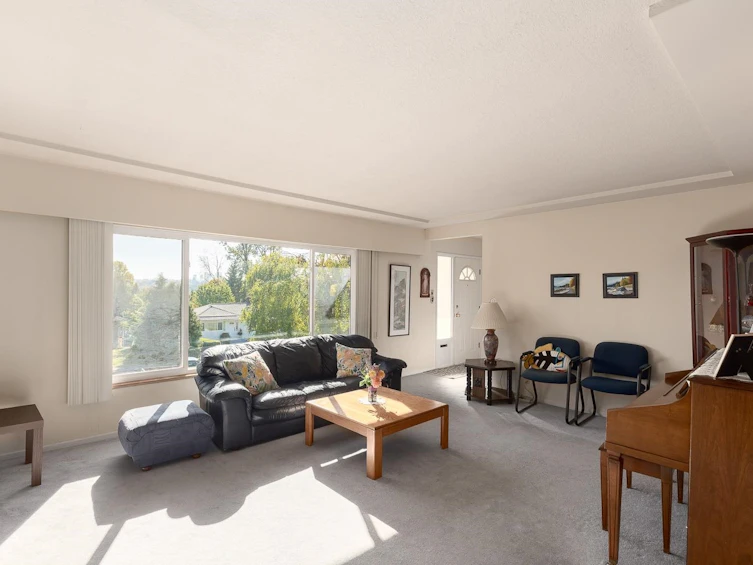6465 Dawson Street, Burnaby, BC, V5B 2W7 - 3