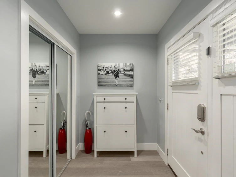 1082 E 10th Avenue, Vancouver, BC, V5T 2B5 - 2