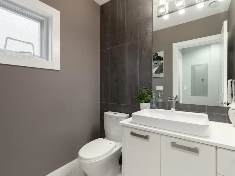 1082 E 10th Avenue, Vancouver, BC, V5T 2B5 - 14