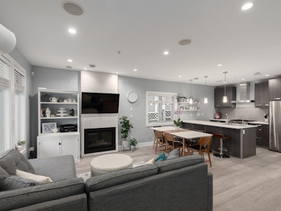 1082 E 10th Avenue - 4