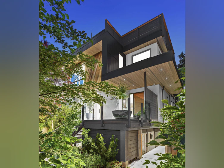 452 E 4th Street, North Vancouver, BC, V7L 1J5