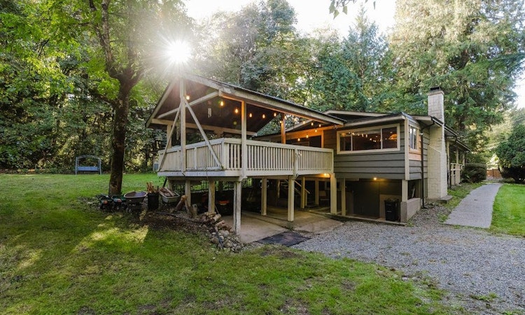 6252 Sechelt Inlet Road