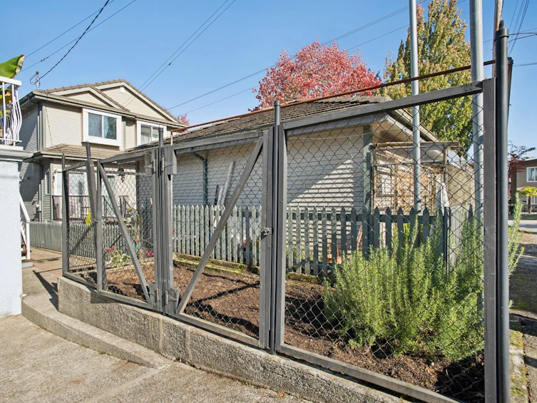2790 Napier Street, Vancouver, BC, V5K 2W8 - 23