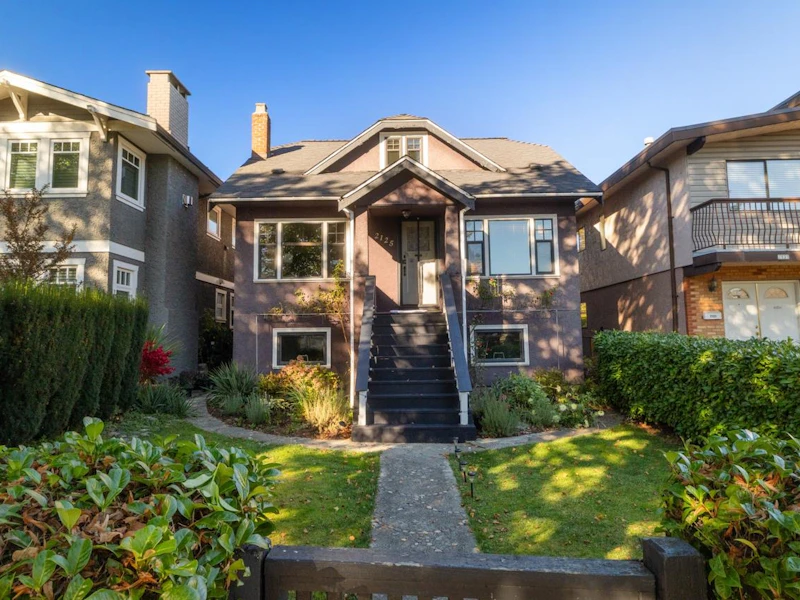 2125 E 5th Avenue, Vancouver BC V5N 1M5