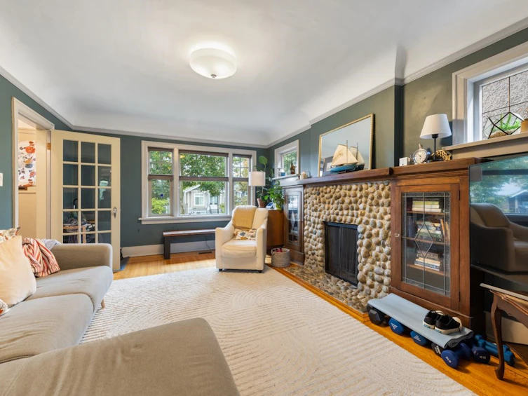 2125 E 5th Avenue, Vancouver, BC, V5N 1M5 - 2