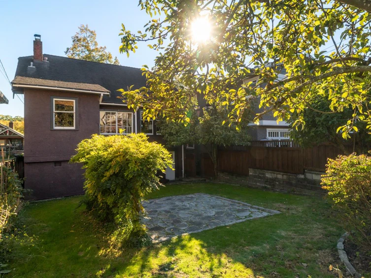 2125 E 5th Avenue, Vancouver, BC, V5N 1M5 - 35