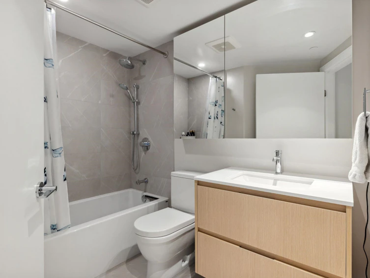 404-1500 Fern Street, North Vancouver, BC, V7J 0E6 - 15