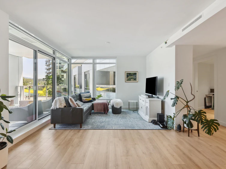 404-1500 Fern Street, North Vancouver, BC, V7J 0E6 - 2