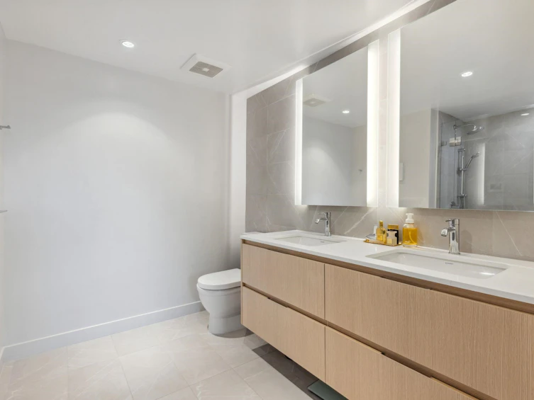 404-1500 Fern Street, North Vancouver, BC, V7J 0E6 - 13