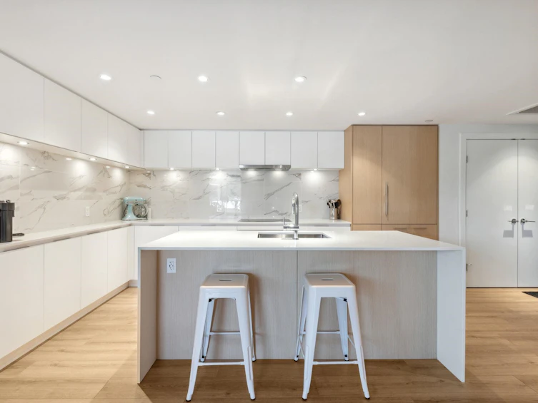 404-1500 Fern Street, North Vancouver, BC, V7J 0E6 - 9