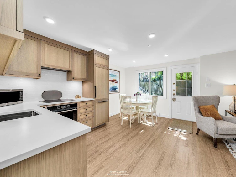 2702 W 15th Avenue, Vancouver, BC, V6K 2Z8 - 35