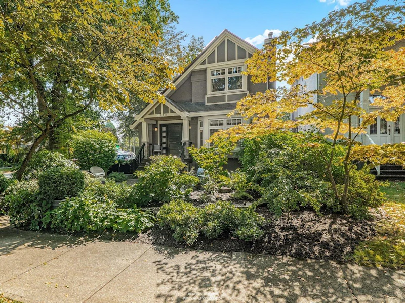 2702 W 15th Avenue, Vancouver BC V6K 2Z8