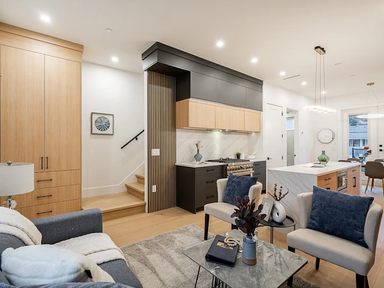 2331 E 49th Avenue, Vancouver, BC, V5S 1J3 - 5
