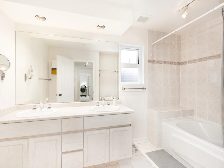 2718 W 3rd Avenue, Vancouver, BC, V6K 1M5 - 10