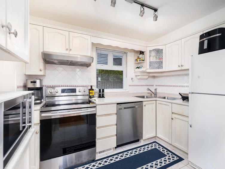 2718 W 3rd Avenue, Vancouver, BC, V6K 1M5 - 8