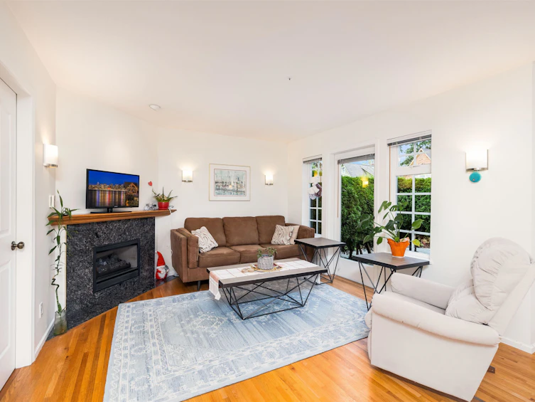 2718 W 3rd Avenue, Vancouver, BC, V6K 1M5 - 4