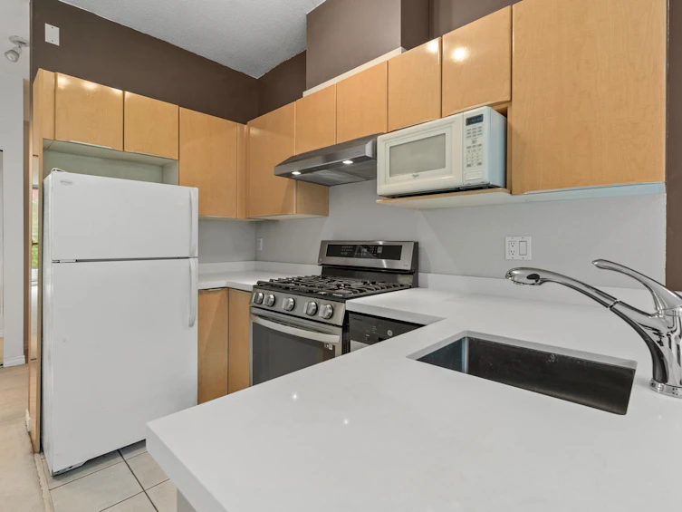 310-1239 W Georgia Street, Vancouver, BC, V6E 4R8 - 9