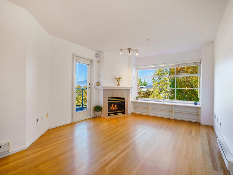 410-2388 Triumph Street, Vancouver, BC, V5L 1L5 - 2