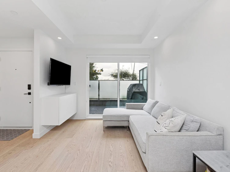 112-650 E 2nd Street, North Vancouver, BC, V7L 1E3 - 8